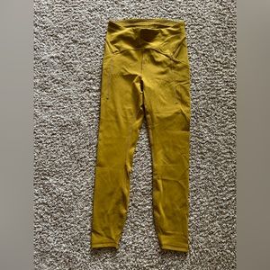 Like new Lululemon leggings with pockets